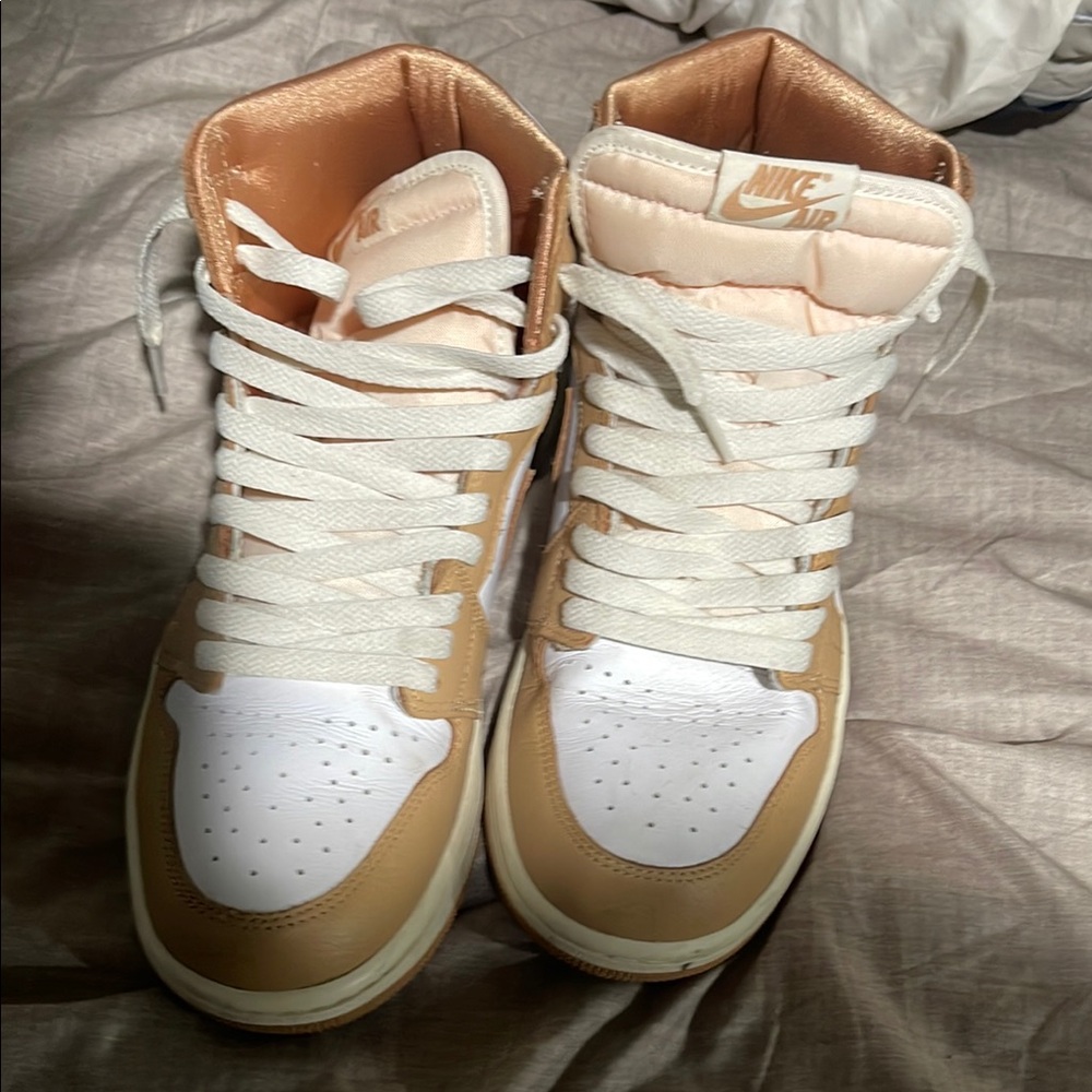 Nike White and Tan Sneakers Classic Low-Top Design